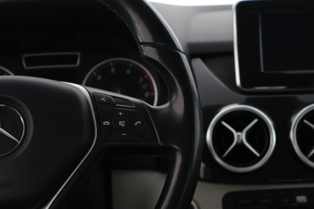 MERCEDES-BENZ B 2013