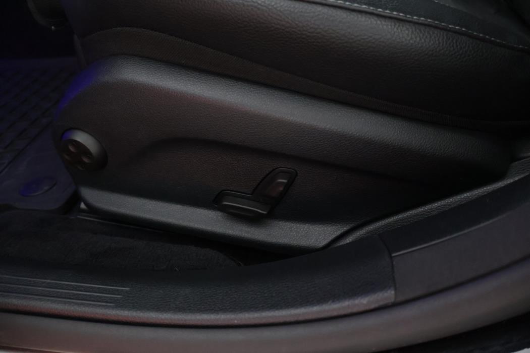 MERCEDES-BENZ E 2020