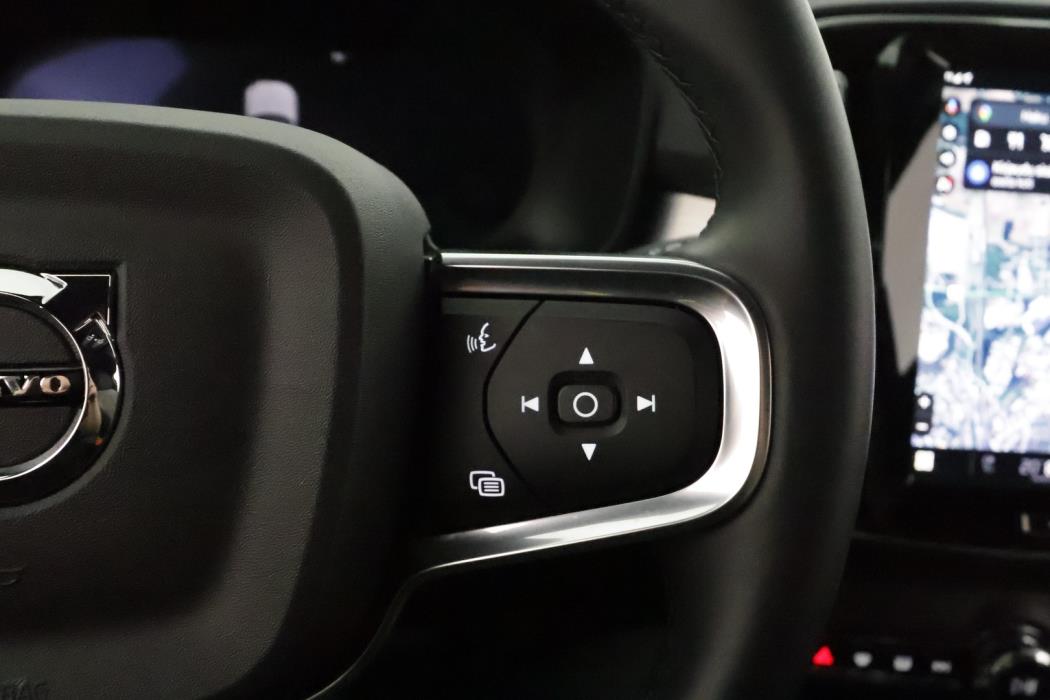 VOLVO XC40 2025