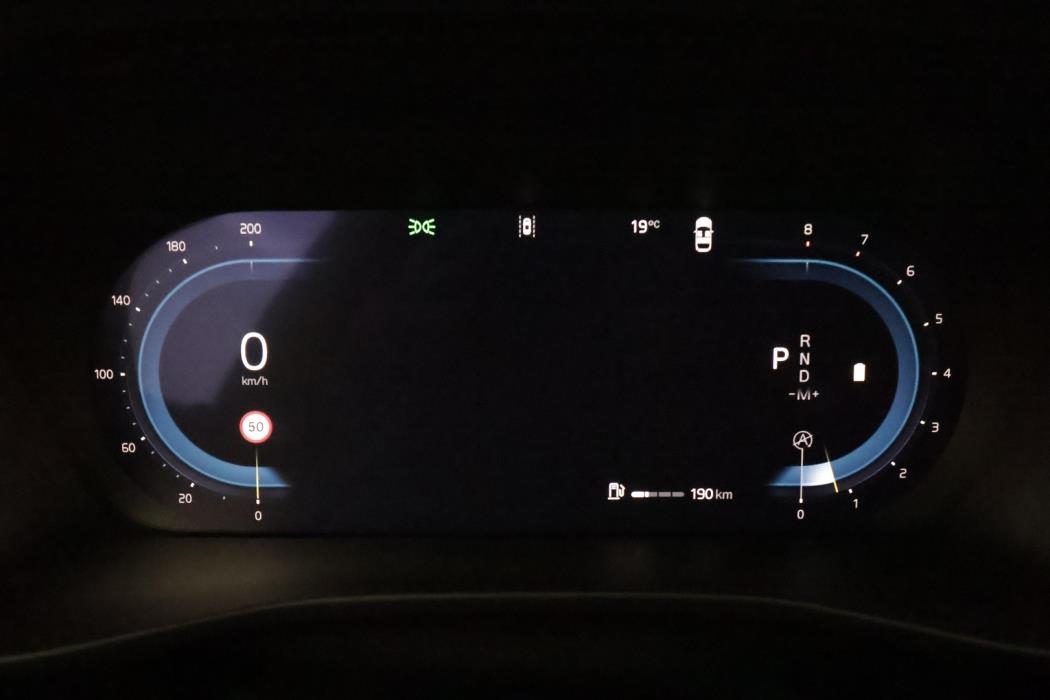 VOLVO XC40 2025