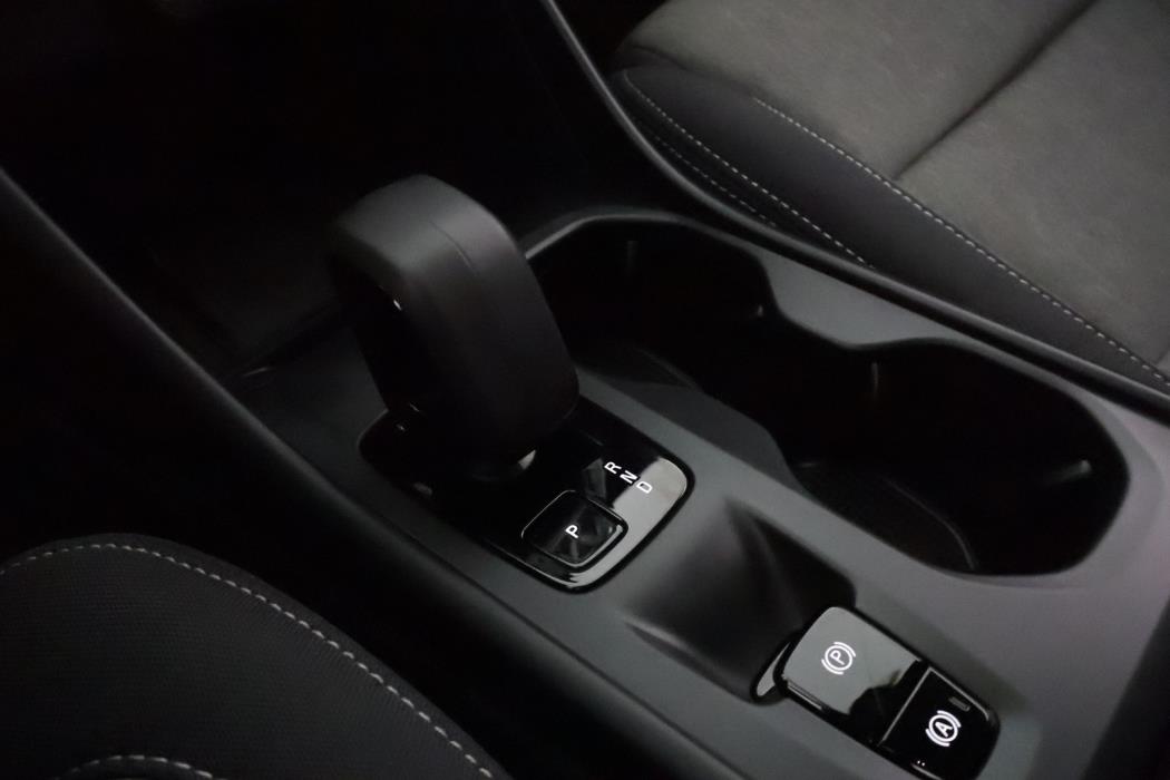 VOLVO XC40 2025