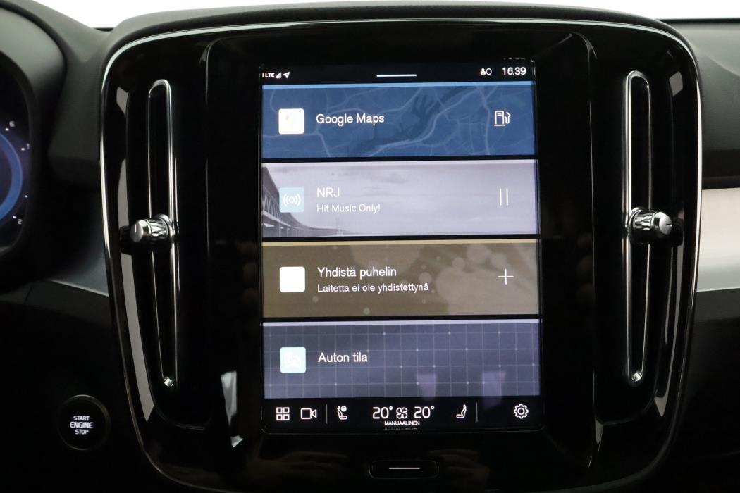 VOLVO XC40 2025