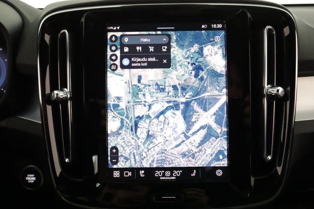 VOLVO XC40 2025