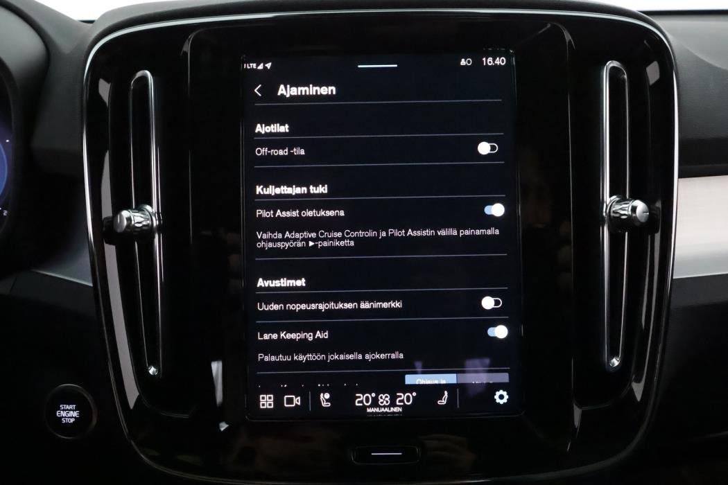 VOLVO XC40 2025