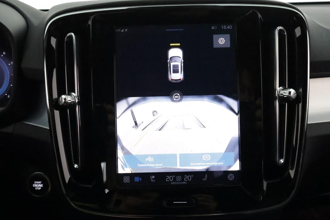 VOLVO XC40 2025