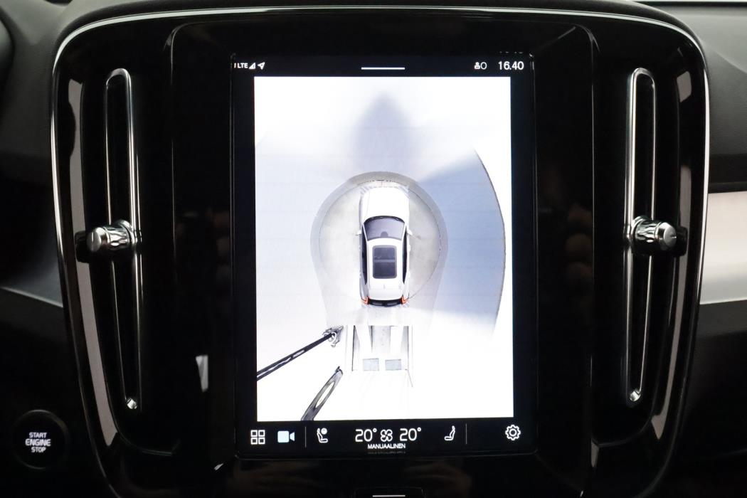 VOLVO XC40 2025