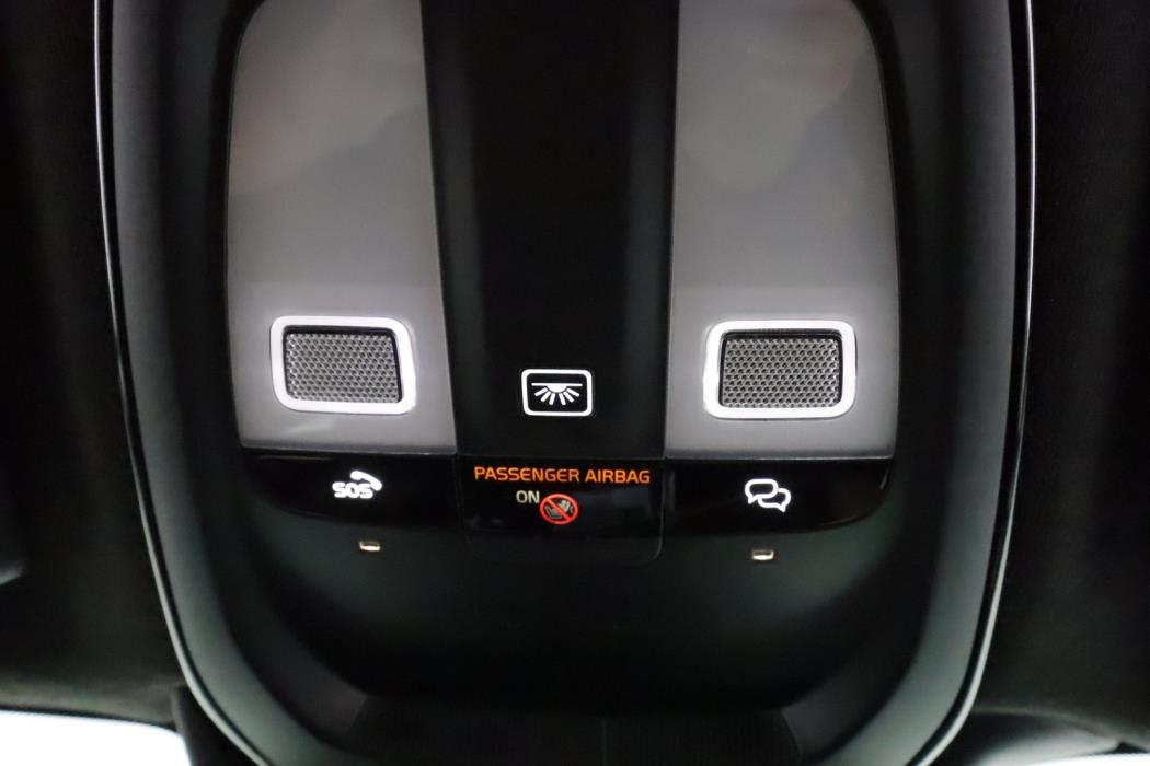 VOLVO XC40 2025