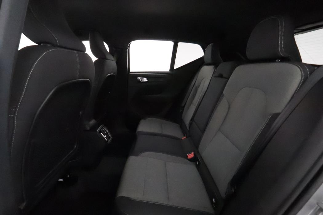 VOLVO XC40 2025