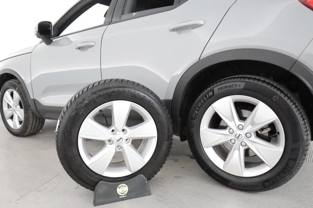 VOLVO XC40 2025
