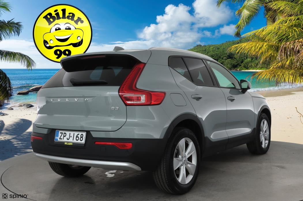 VOLVO XC40 2025