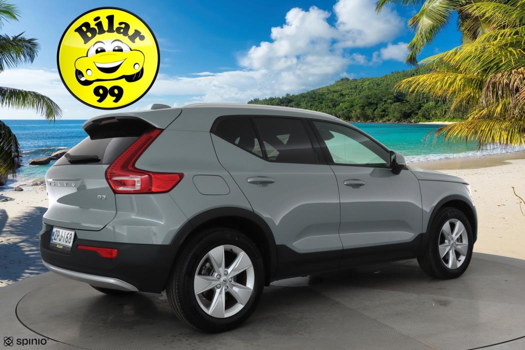 VOLVO XC40 2025