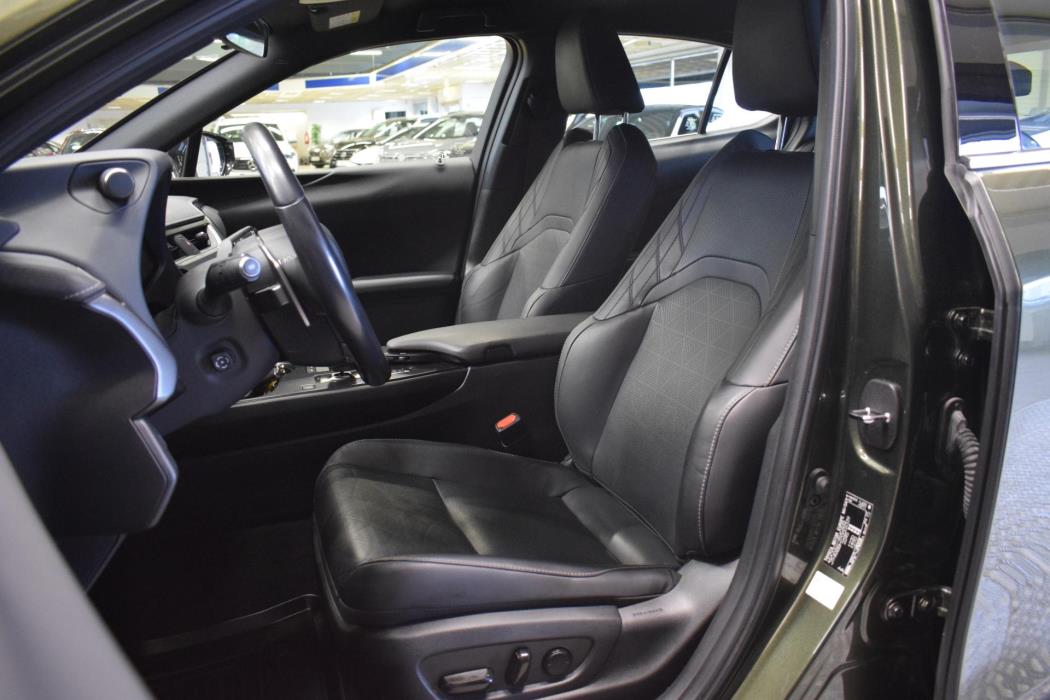 LEXUS UX 2022