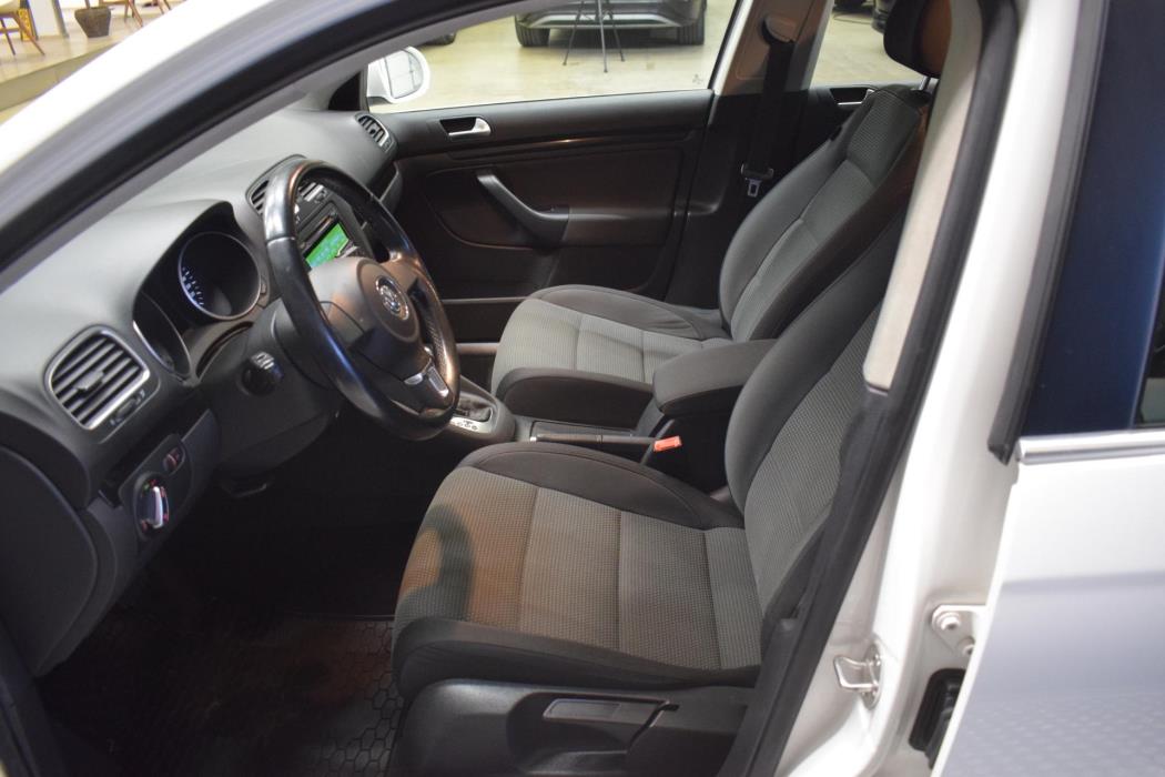 VOLKSWAGEN Golf 2012