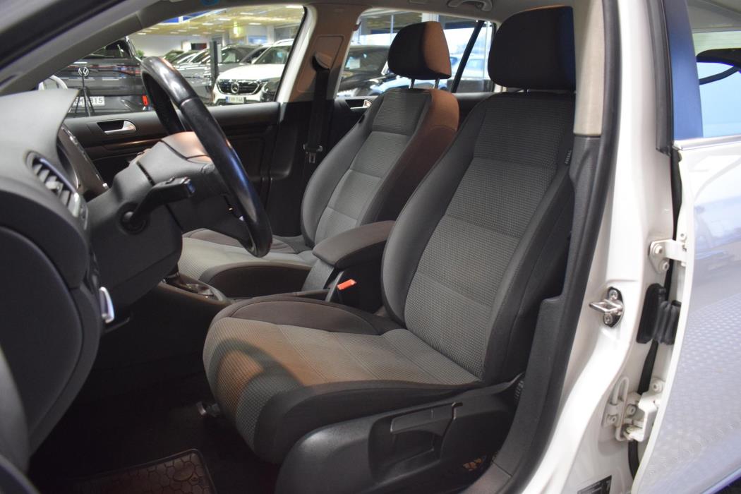 VOLKSWAGEN Golf 2012