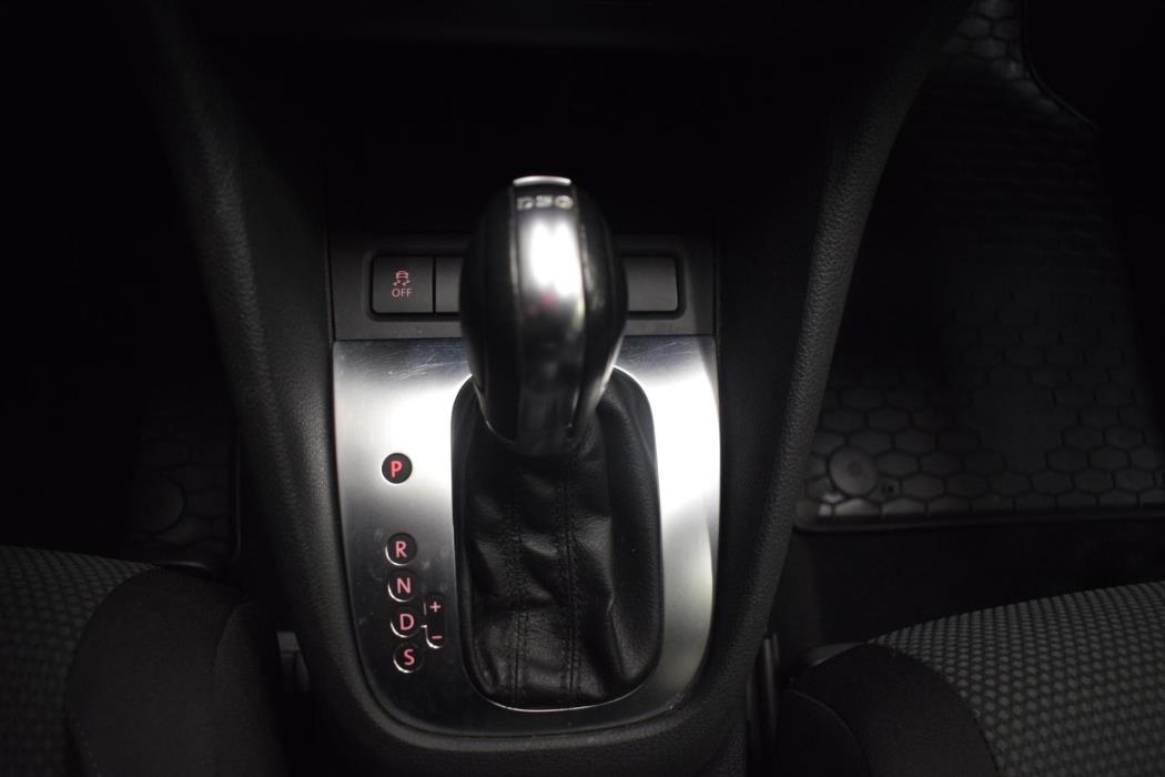 VOLKSWAGEN Golf 2012