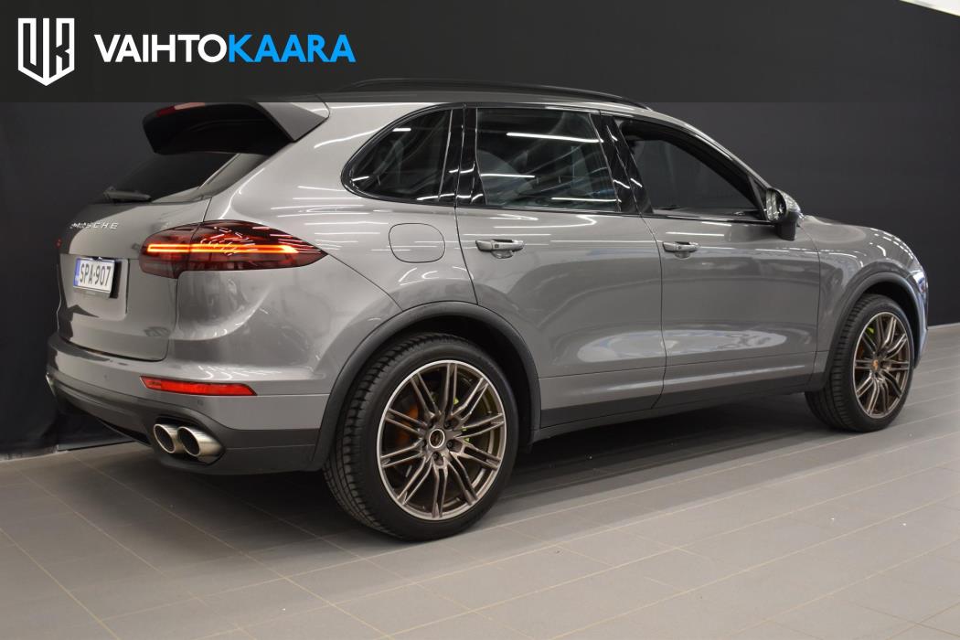 PORSCHE Cayenne 2015