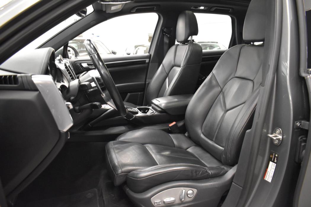 PORSCHE Cayenne 2015
