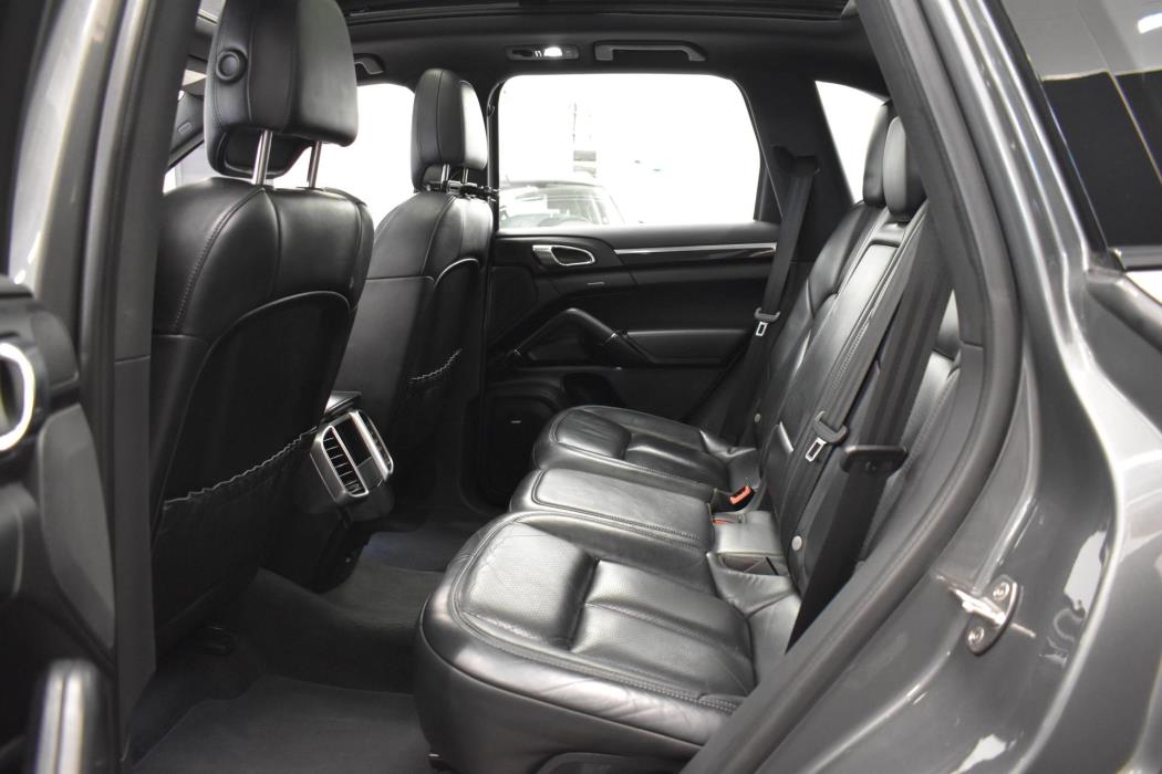 PORSCHE Cayenne 2015