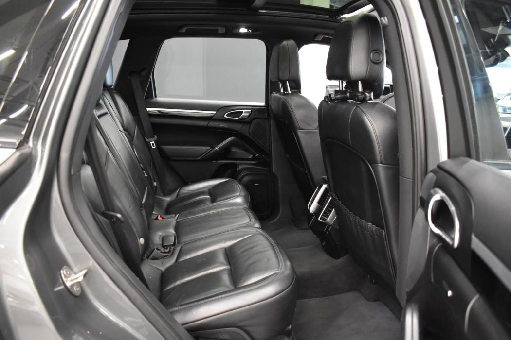 PORSCHE Cayenne 2015