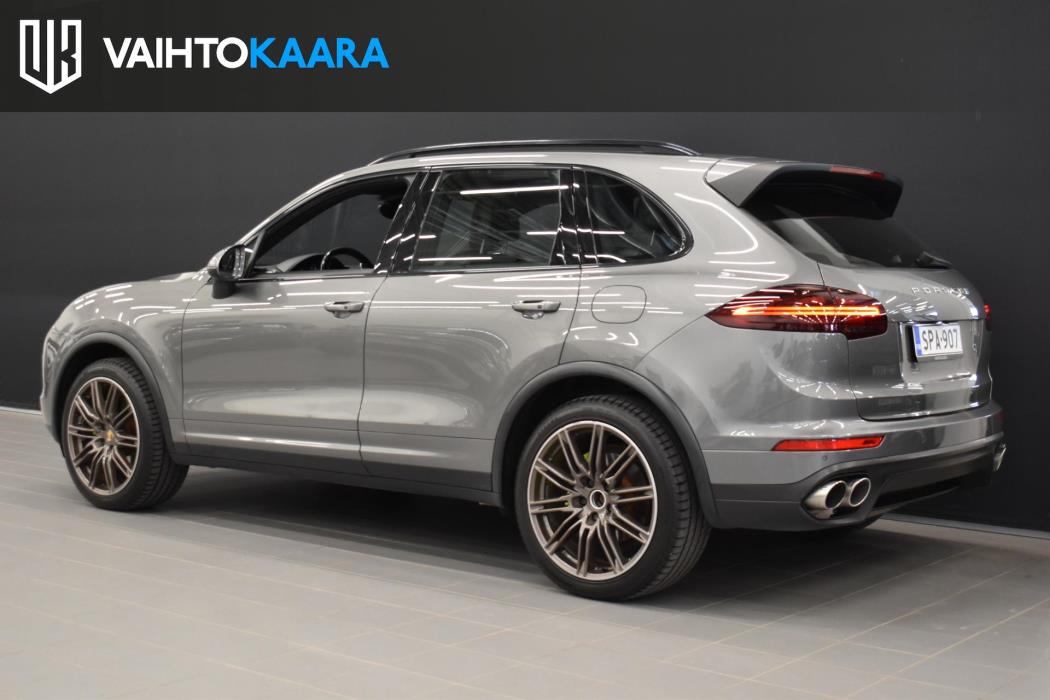 PORSCHE Cayenne 2015
