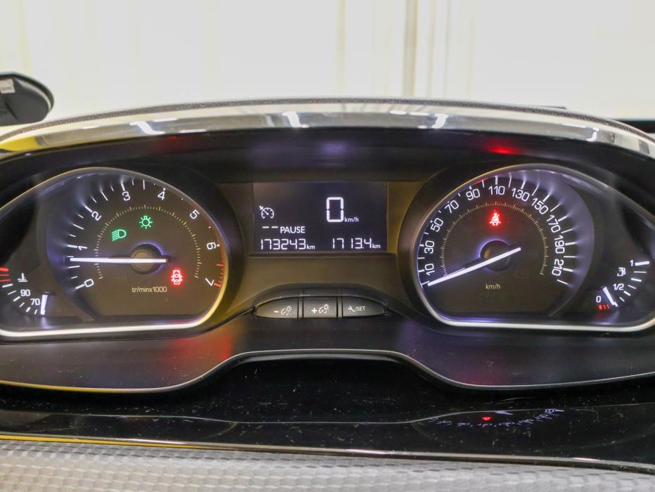 PEUGEOT 2008 2015