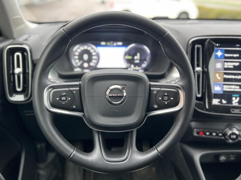 VOLVO XC40 2021