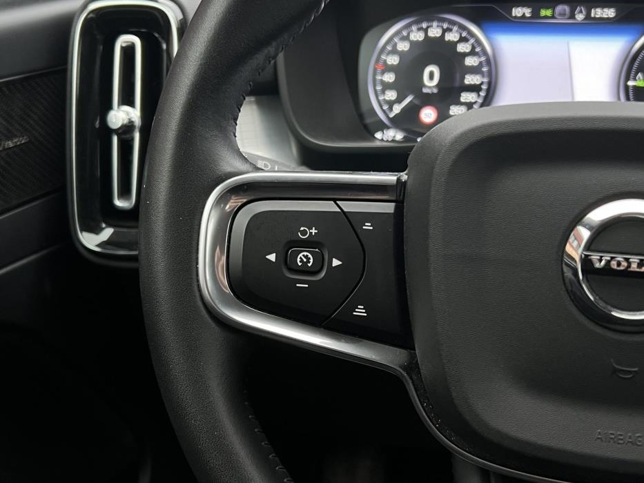 VOLVO XC40 2021