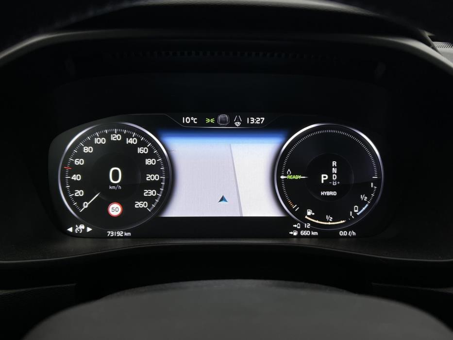 VOLVO XC40 2021
