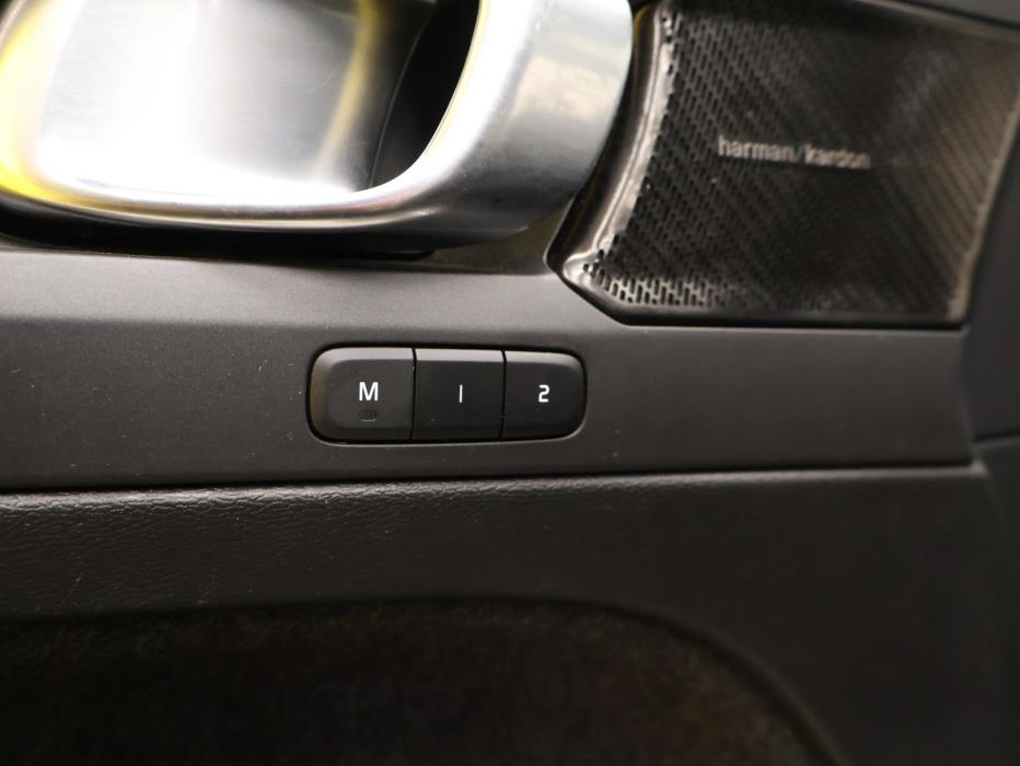 VOLVO XC40 2022