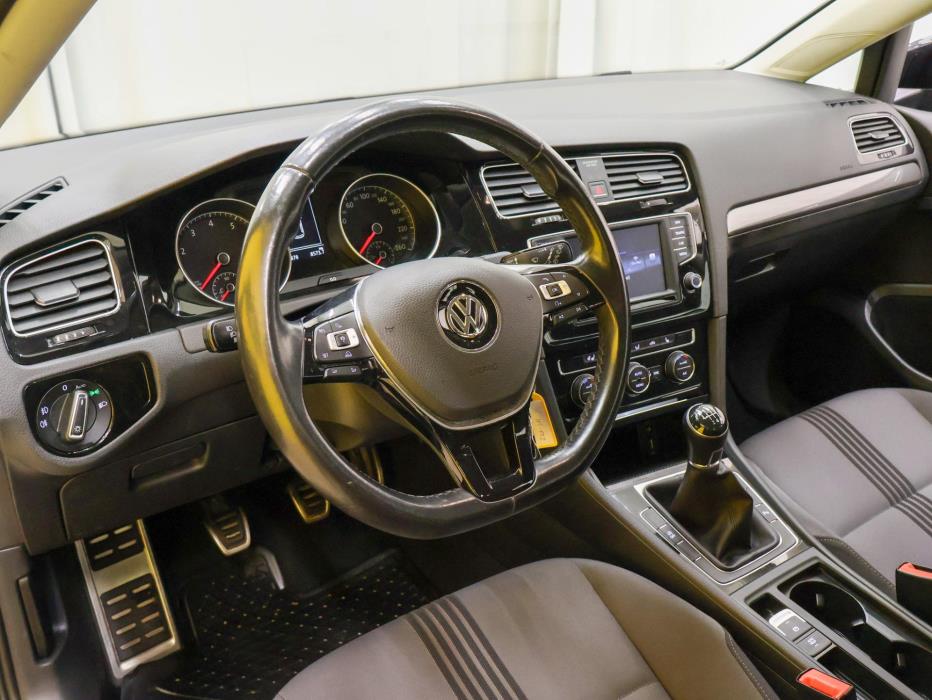 VOLKSWAGEN Golf 2016