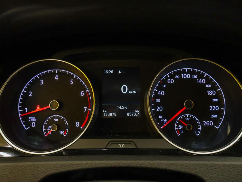 VOLKSWAGEN Golf 2016