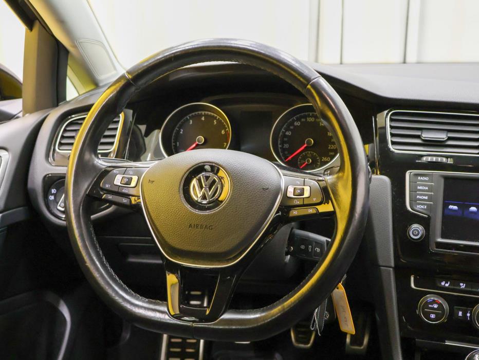 VOLKSWAGEN Golf 2016