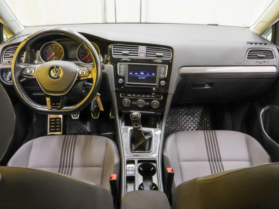 VOLKSWAGEN Golf 2016