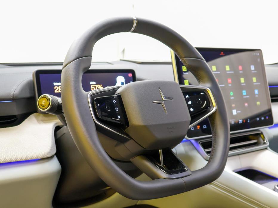 POLESTAR 4 2025