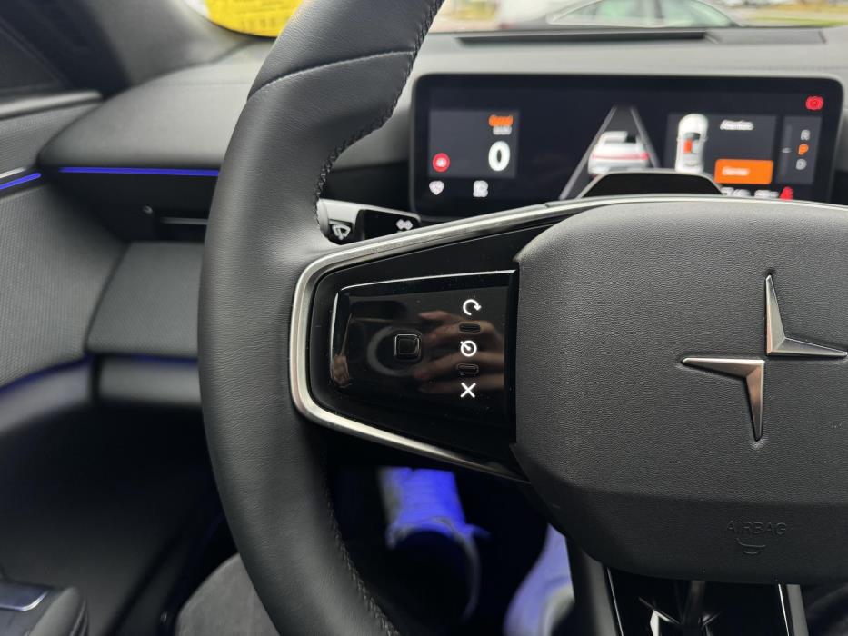 POLESTAR 4 2025