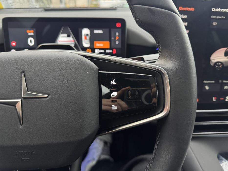 POLESTAR 4 2025