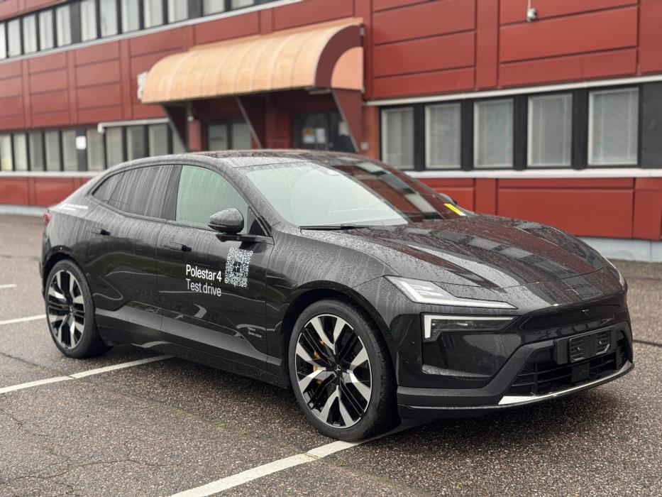 POLESTAR 4 2025