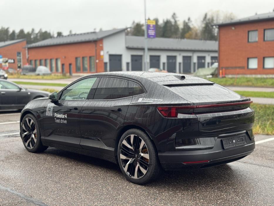 POLESTAR 4 2025