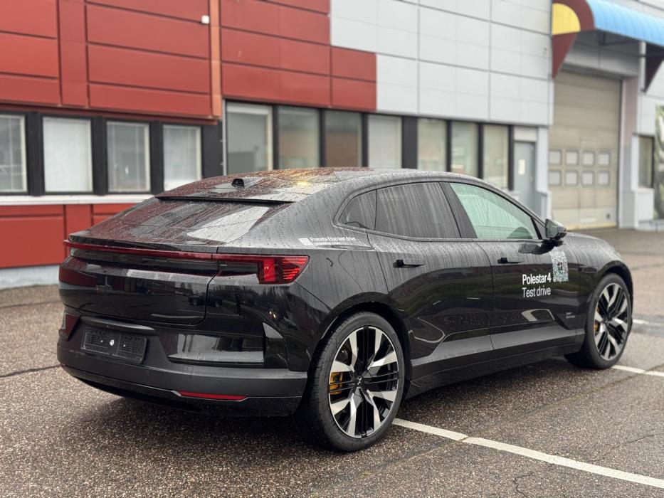 POLESTAR 4 2025
