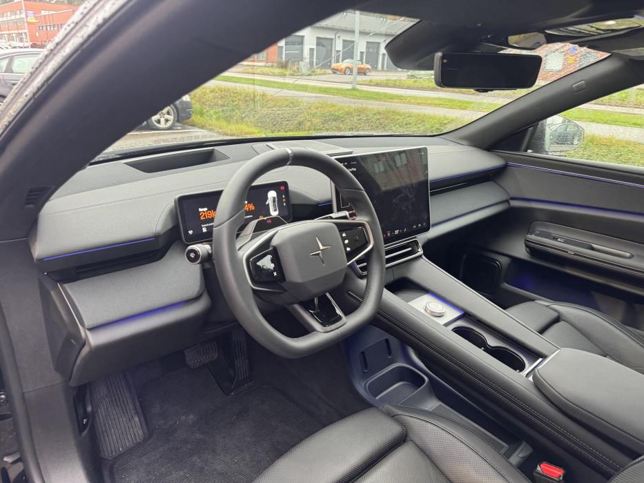 POLESTAR 4 2025