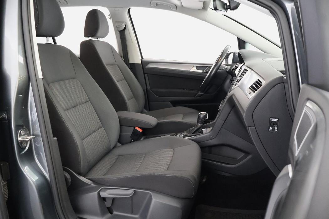 VOLKSWAGEN Golf Sportsvan 2016