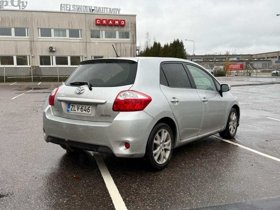 TOYOTA Auris 2012