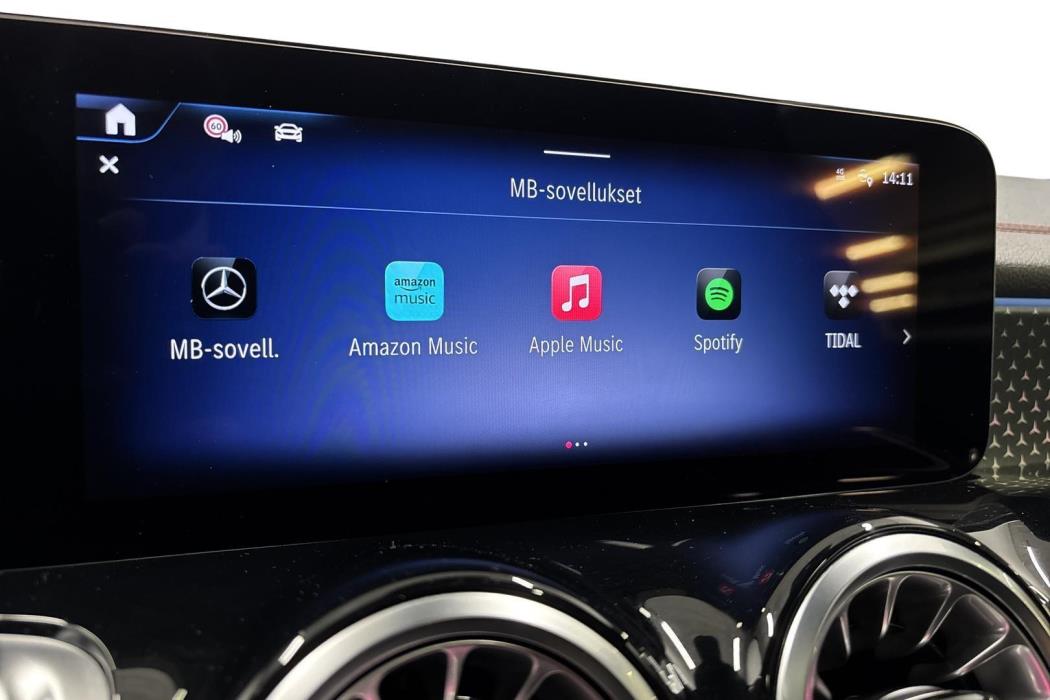 Mercedes-Benz EQB 2025