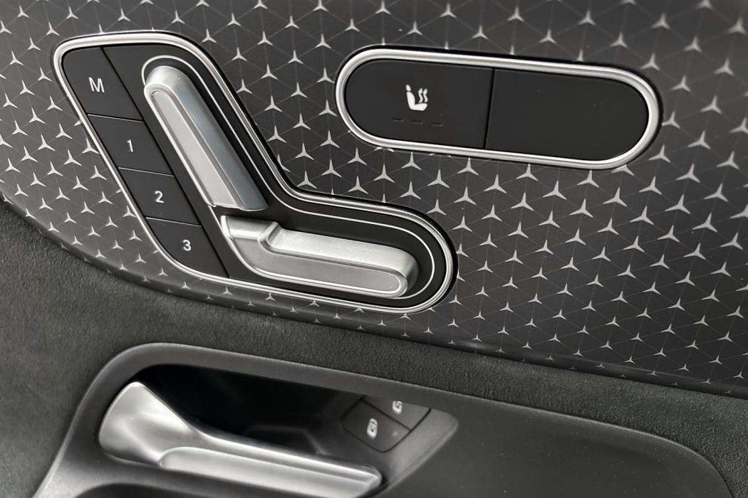 Mercedes-Benz EQB 2025