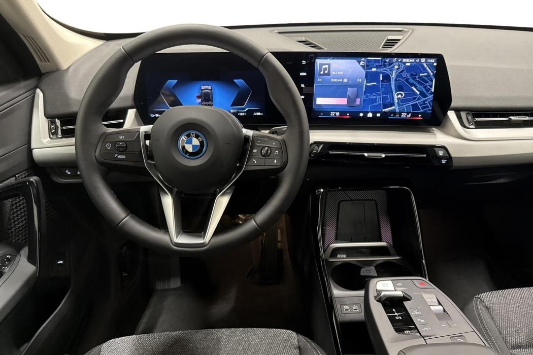 BMW iX1 2025