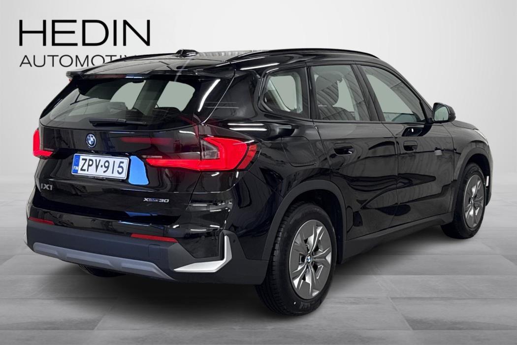BMW iX1 2025