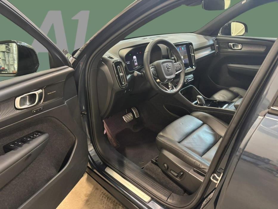 VOLVO XC40 2021