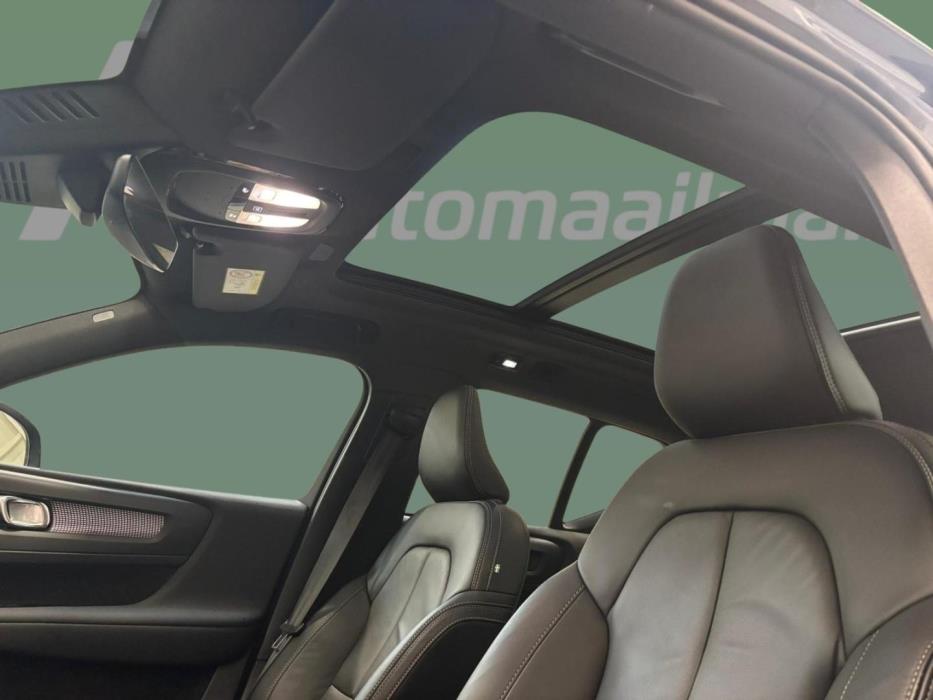 VOLVO XC40 2021