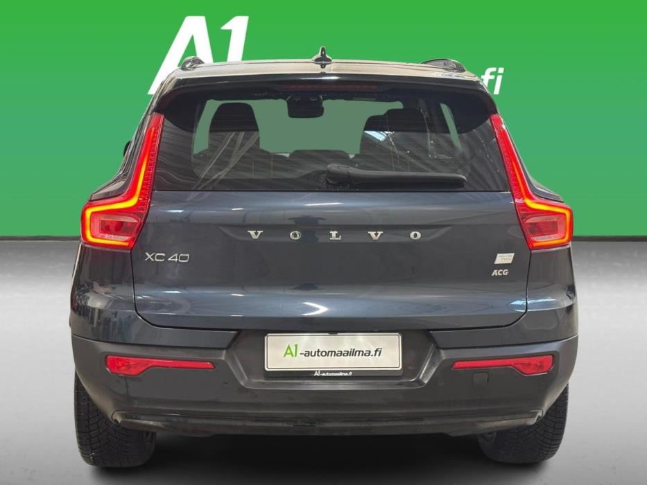 VOLVO XC40 2021