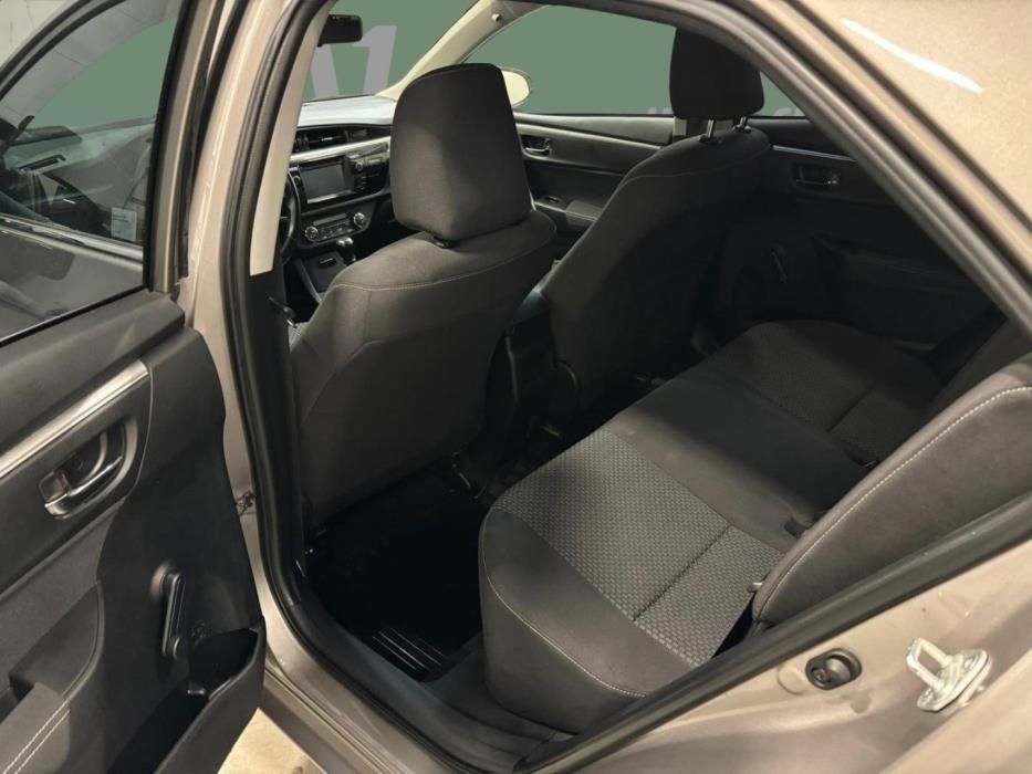 TOYOTA Corolla 2015